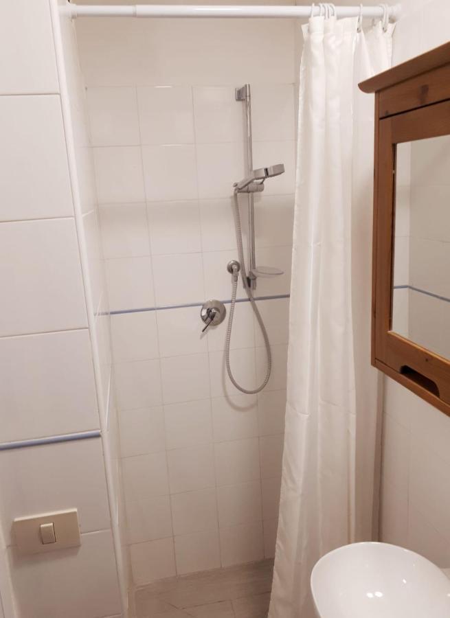 Apartment Apartment, Super Position Rom